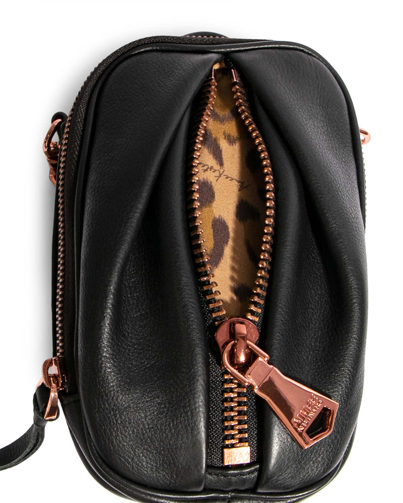 Tamitha Phone Crossbody - black detail
