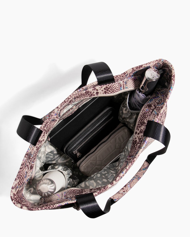 Care Free Tote Mystic Snake - interior functionality